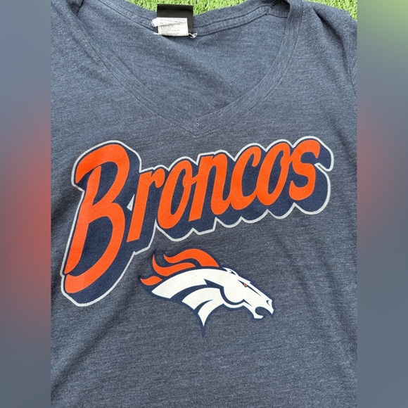 Denver Broncos gray V-Neck T-Shirt - Picture 3 of 5